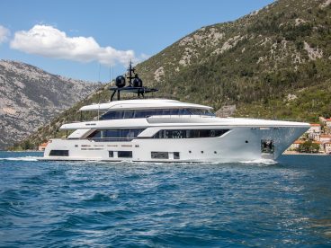 Custom Line Navetta 37m Think Bigger